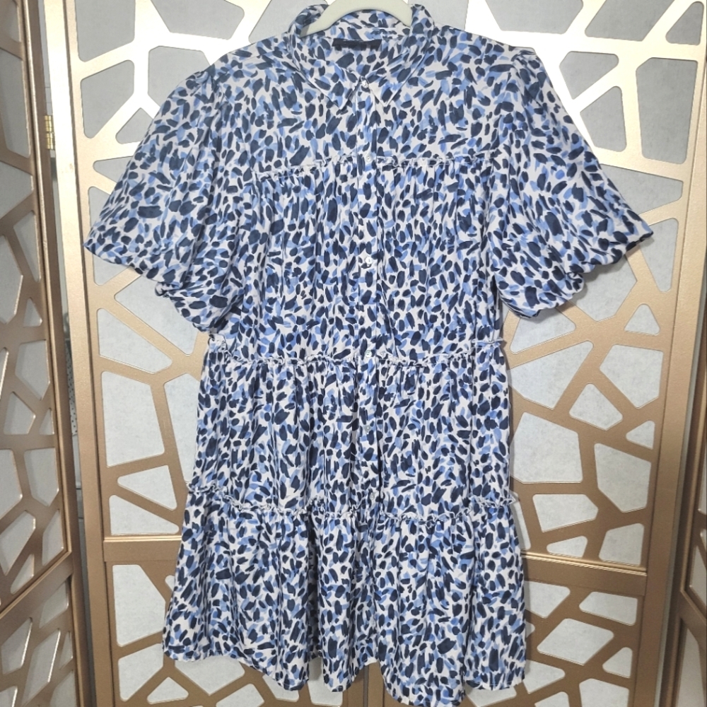 NWOT Ava Vera Blue Patterned Women's Button Front Dress